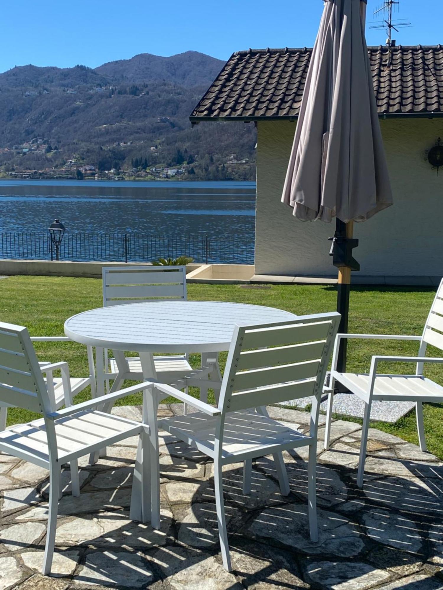 La Playa Cottage Con Spiaggia Privata Pettenasco Exterior photo